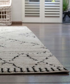 Berber rug - Beni Ouarain Sufian cream/black - close up, thumbnail