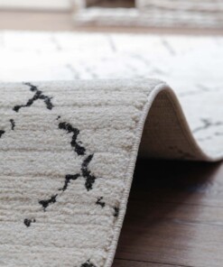 Berber rug - Beni Ouarain Sufian cream/black - close up, thumbnail