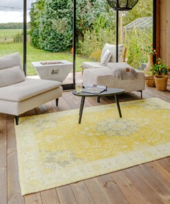 Outdoor rug vintage - Valenca Luna yellow - sfeer