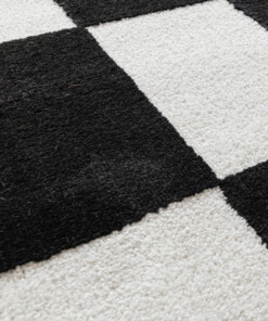 Checkerboard rug - Nivo Maeve white/black - close up, thumbnail