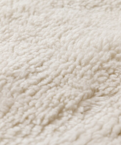 Organic shaped rug - Tjørne Swell ivory - close up, thumbnail