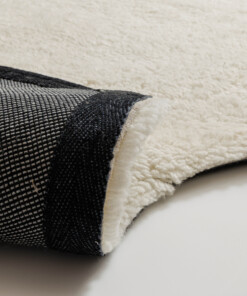 Organic shaped rug - Tjørne Swell ivory - close up, thumbnail