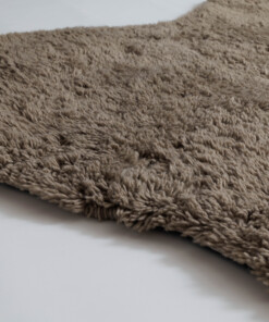 Organic shaped rug - Tjørne Swell taupe - close up, thumbnail