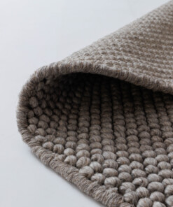 Round wool rug - Fjell sand color - close up, thumbnail