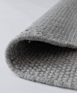Round wool rug - Løkke light grey - close up, thumbnail