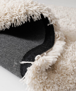 Round shaggy rug​ - Sveve ivory - close up, thumbnail