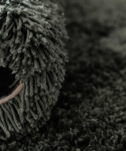 Round shaggy rug​ - Sveve moss green - close up, thumbnail