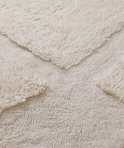 Designer rug​ - Tjørne Elv ivory - close up, thumbnail