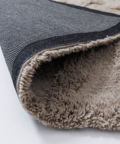 Designer rug​ - Tjørne Bris taupe - close up, thumbnail